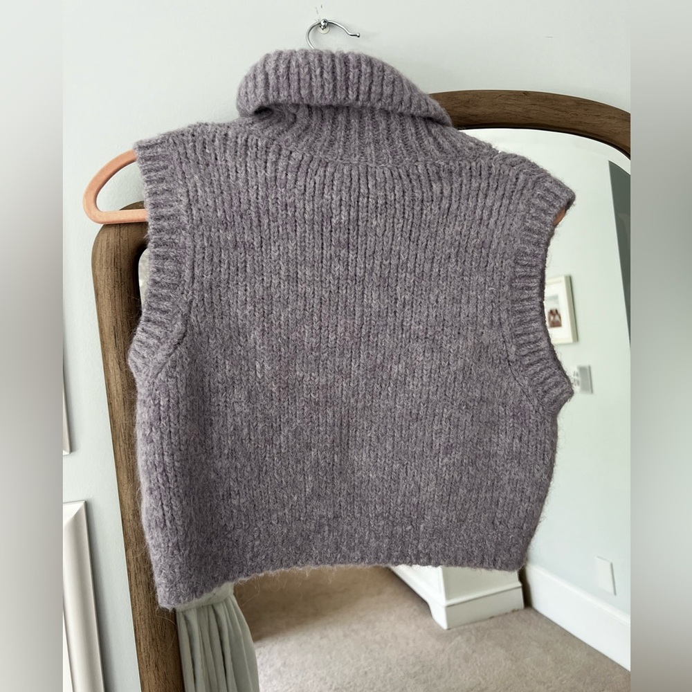 Light purple short sleeved turtle neck sweater